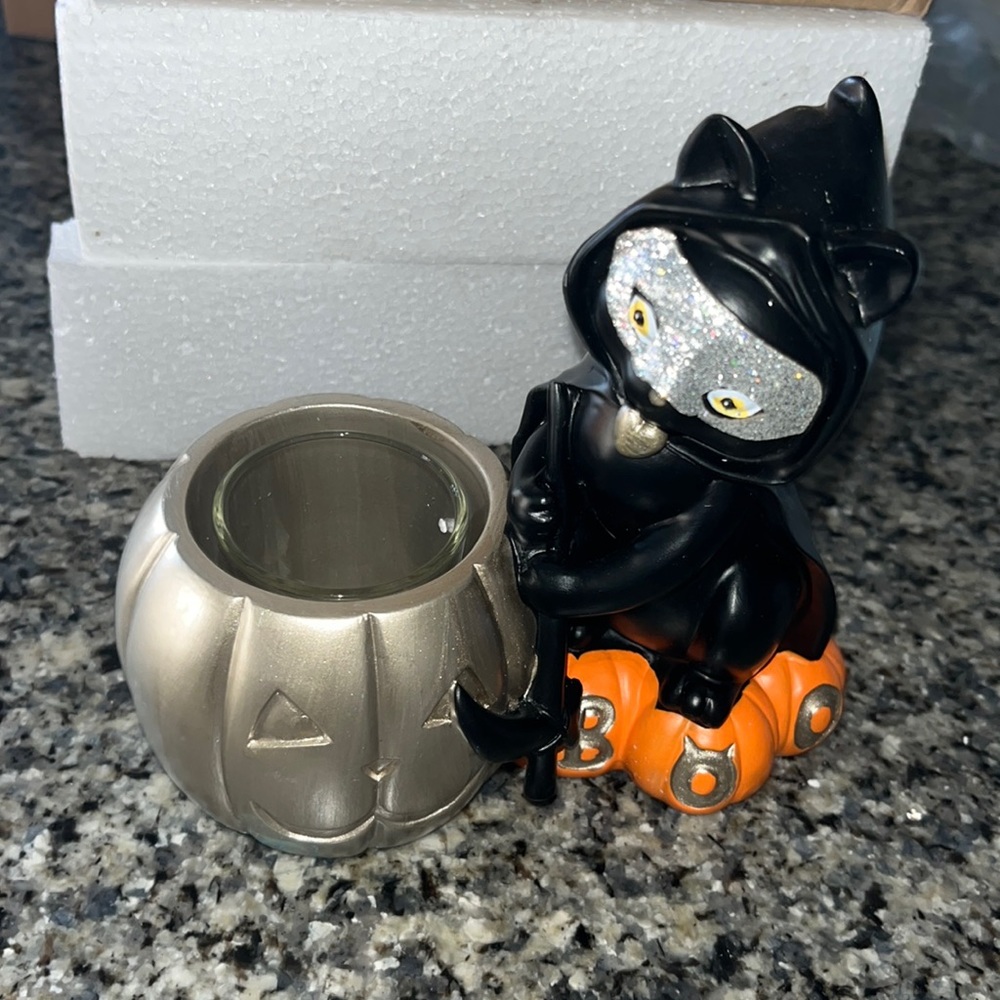 Yankee candle Sophia the masked cat halloween NWT!